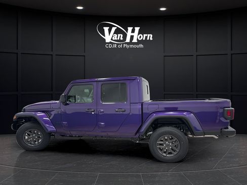New 2026 Jeep Gladiator Sport AWD/4WD image 4