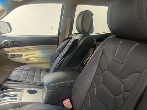 Used 2015 Toyota Tacoma PreRunner image 8