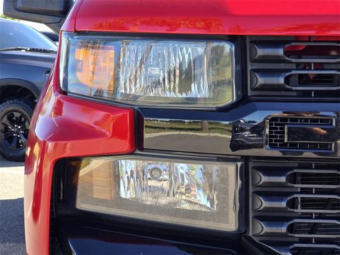 Used 2019 Chevrolet Silverado 1500 Custom Trail Boss w/ Custom Convenience Package image 11