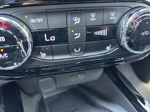 New 2026 Chevrolet Trax RS w/ Sunroof Package FWD image 32