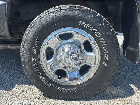 Used 2009 Dodge Ram 2500 Truck SXT AWD/4WD image 2