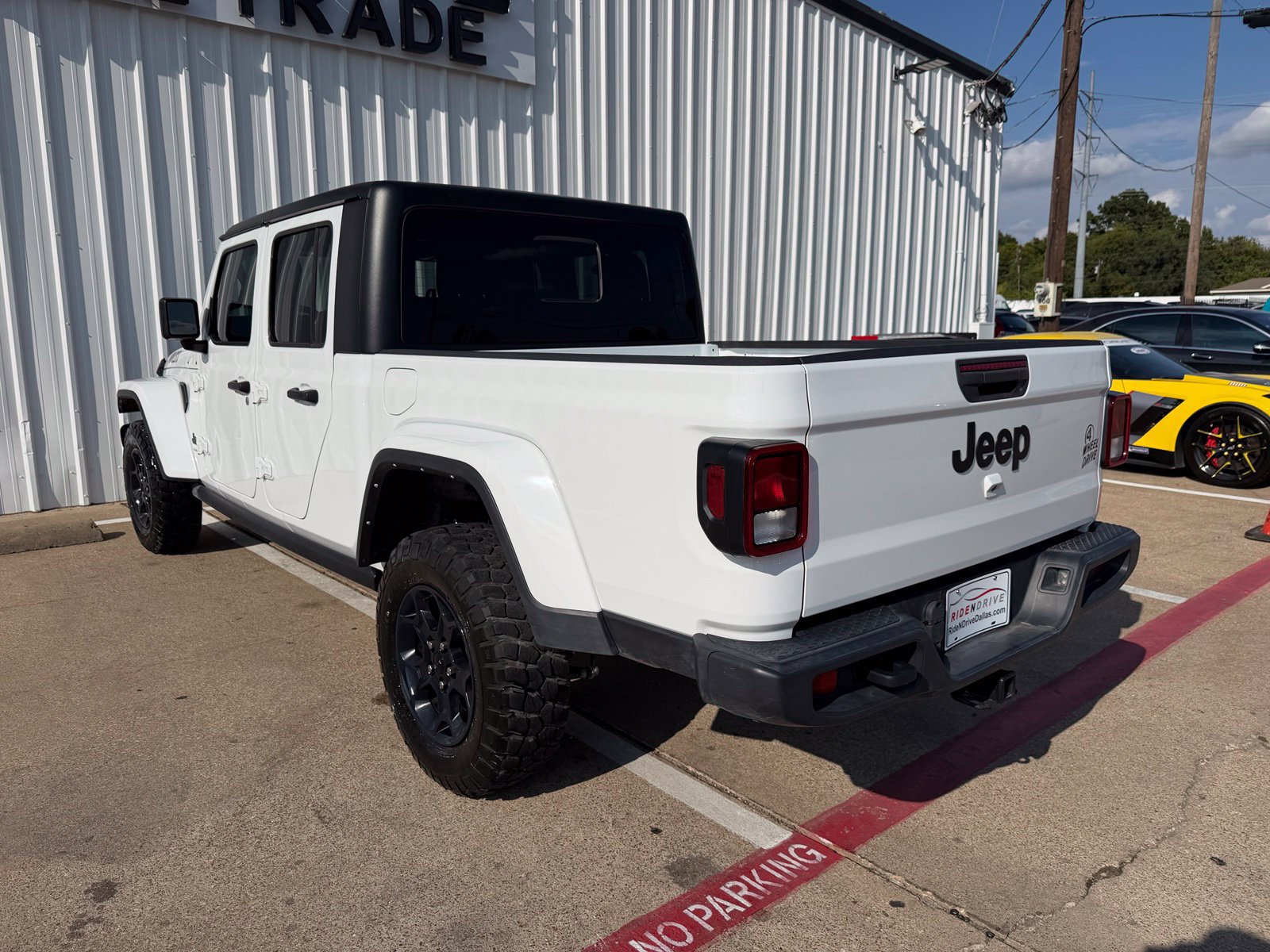 Used 2023 Jeep Gladiator Sport AWD/4WD image 4