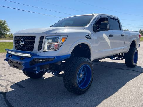 Used 2016 Nissan Titan PRO-4X w/ Pro-4x Convenience Package image 9