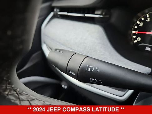 Used 2024 Jeep Compass Latitude AWD/4WD image 31