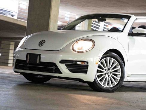 Used 2019 Volkswagen Beetle 2.0T SE FWD image 2