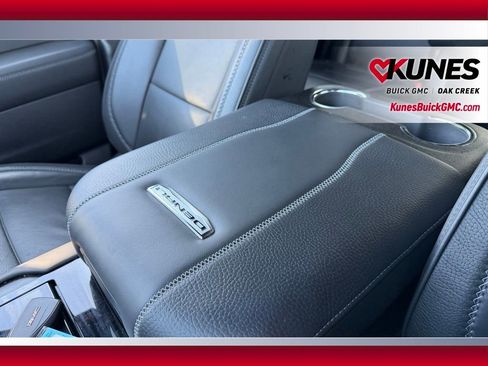 Used 2025 GMC Yukon Denali AWD/4WD image 22