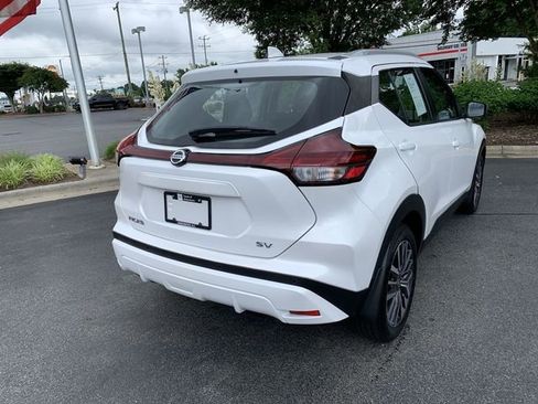 Used 2021 Nissan Kicks SV FWD image 8