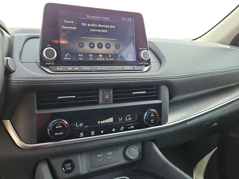 Used 2025 Nissan Rogue SV FWD image 20