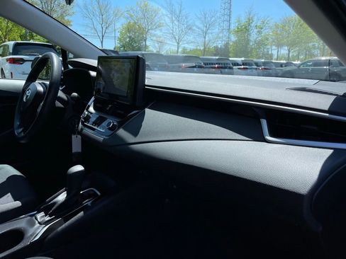 Used 2025 Toyota Corolla LE image 33