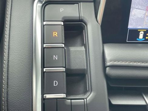 Used 2021 Chevrolet Tahoe High Country w/ Premium Package image 23