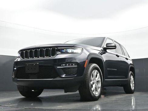 Used 2023 Jeep Grand Cherokee Limited AWD/4WD image 25