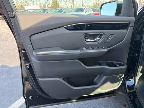 Certified 2025 Honda Pilot EX-L image 18
