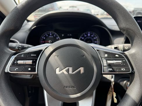 Used 2023 Kia Forte LXS image 10