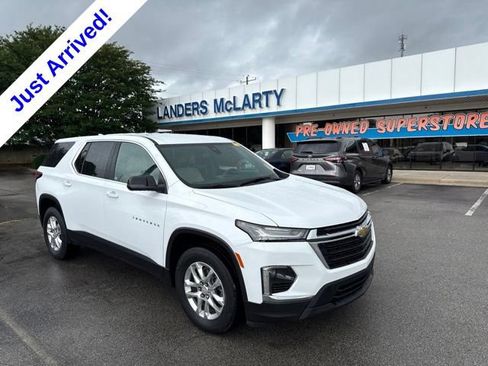Used 2023 Chevrolet Traverse LS FWD image 1