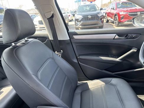 Used 2021 Volkswagen Passat 2.0T SE image 13