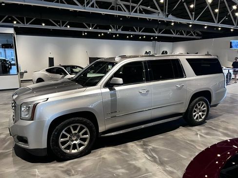Used 2020 GMC Yukon XL Denali AWD/4WD image 8