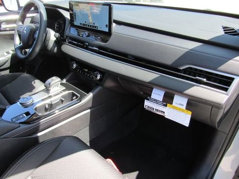 New 2026 Mitsubishi Outlander ES FWD image 10
