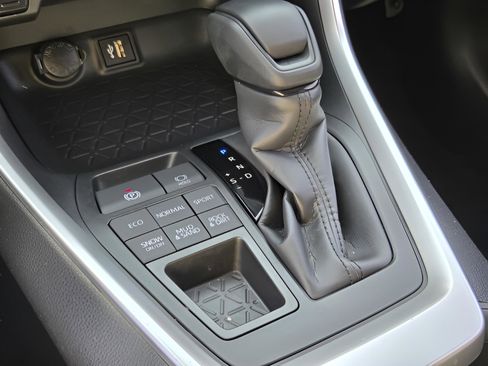 Certified 2025 Toyota RAV4 LE image 17