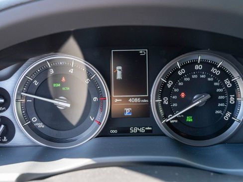 Used 2020 Land Rover Discovery HSE image 17