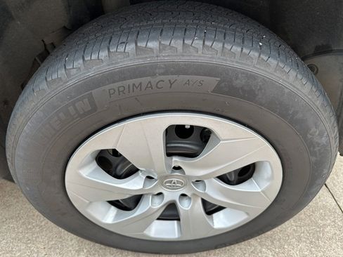 Used 2022 Toyota RAV4 LE image 21