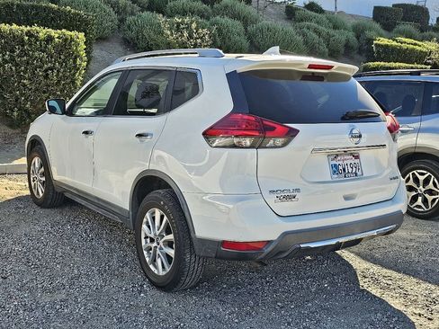 Used 2017 Nissan Rogue SV w/ SV Premium Package image 13