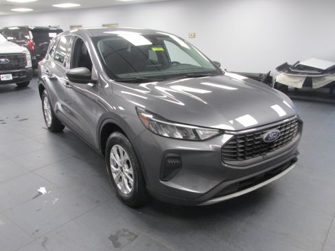 Used 2023 Ford Escape Active AWD/4WD image 3