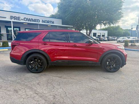 Used 2024 Ford Explorer ST-Line w/ Class IV Trailer Tow Package RWD image 2