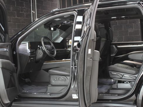 Used 2025 Cadillac Escalade Sport Platinum image 22