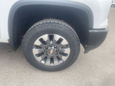 Used 2024 Chevrolet Silverado 2500 Custom w/ Custom Value Package image 14