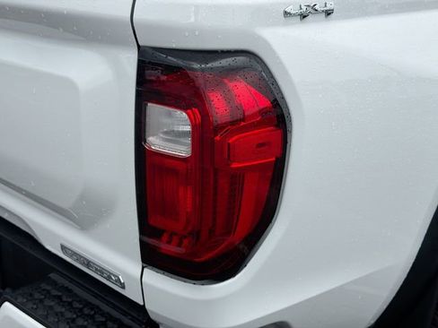 Used 2023 GMC Canyon Elevation w/ Elevation Premium Package AWD/4WD image 10