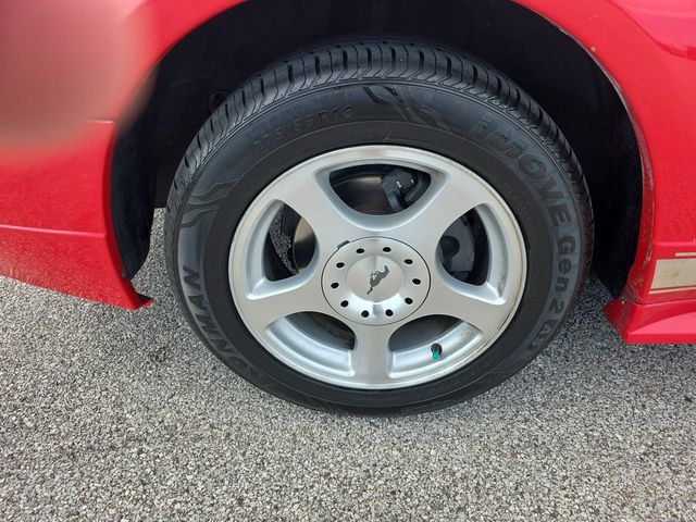 Used 2004 Ford Mustang Convertible RWD image 17