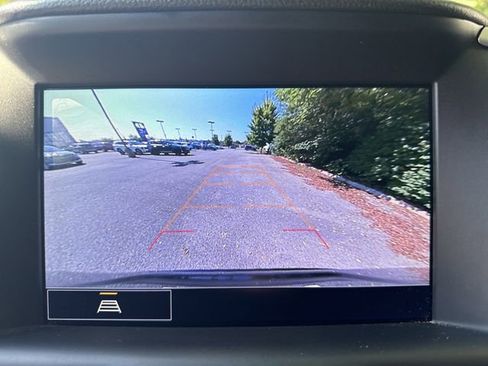 Used 2024 GMC Terrain SLT image 27