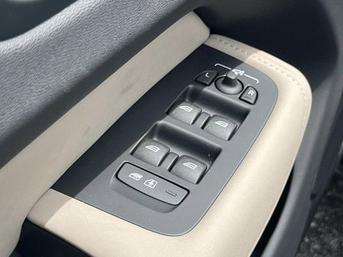 New 2026 Volvo XC60 T8 Plus w/ Protection Package Premier image 21