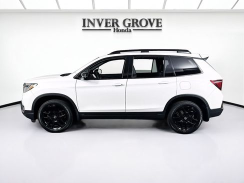 Certified 2024 Honda Passport Black Edition image 8