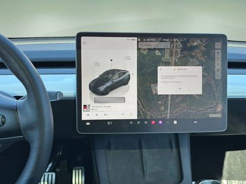 Used 2024 Tesla Model Y Performance image 10