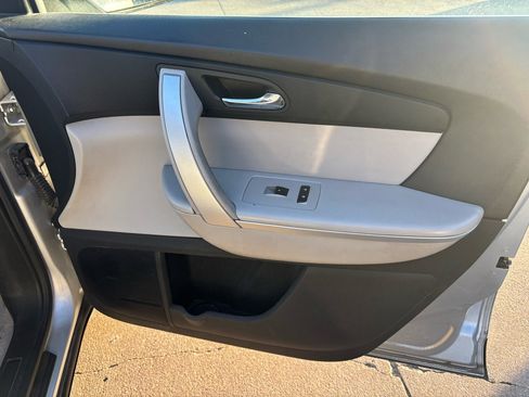 Used 2011 GMC Acadia SL w/ Preferred Package image 12