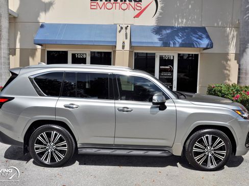 Used 2026 Lexus LX 700h Luxury AWD/4WD image 12