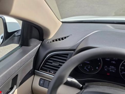 Used 2017 Hyundai Elantra SE FWD image 15