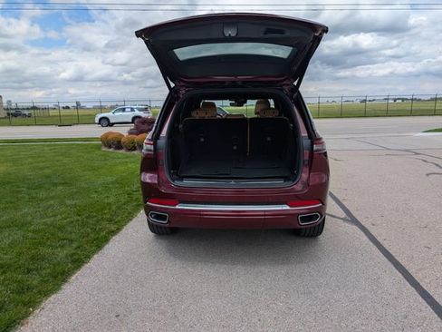 Used 2024 Jeep Grand Cherokee Summit AWD/4WD image 8