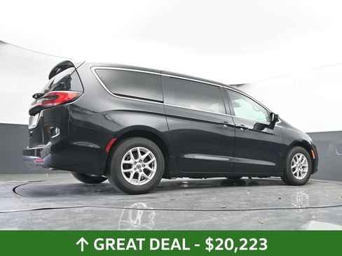 Used 2023 Chrysler Pacifica Touring-L FWD image 46