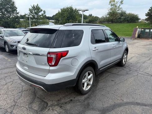 Used 2017 Ford Explorer XLT w/ Equipment Group 202A AWD/4WD image 3