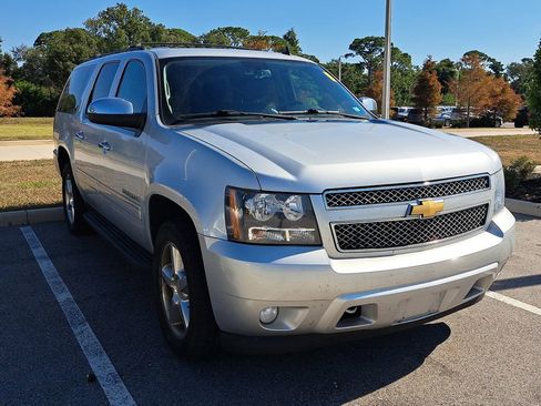 Used 2014 Chevrolet Suburban LTZ image 4