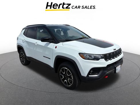 Used 2025 Jeep Compass Trailhawk image 1