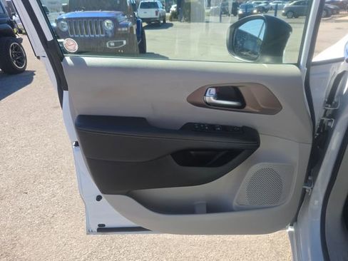 Used 2024 Chrysler Voyager LX image 12