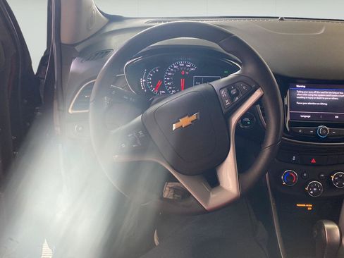 Used 2020 Chevrolet Trax LT w/ LT Convenience Package FWD image 37
