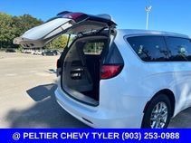 Used 2023 Chrysler Voyager LX FWD image 9