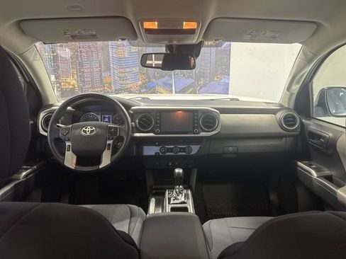 Used 2020 Toyota Tacoma SR5 image 17