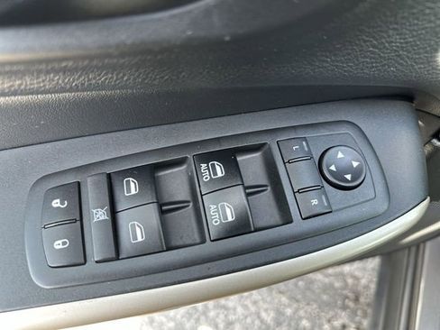 Used 2017 Jeep Cherokee Limited AWD/4WD image 17