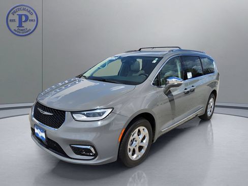 Used 2021 Chrysler Pacifica Limited w/ Premium & Safety Sphere Group AWD/4WD image 3