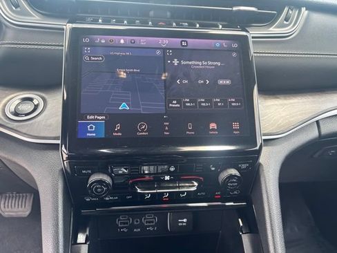 Used 2023 Jeep Grand Cherokee Limited AWD/4WD image 12